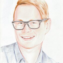 Porträt - junger Mann mit Brille - Zeichnung Buntstift auf Papier - Porträts zeichnen lassen