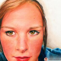 Porträt -  Nahaufnahme von junger Frau - Zeichnung Buntstift auf Papier - fotorealistischer Stil - A4