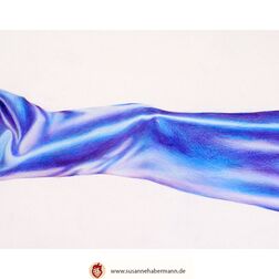 "Blaue Falte" - abstrakter blauer Faltenwurf - Zeichnung Buntstift auf Papier - 57 x 32 cm - unverkäuflich