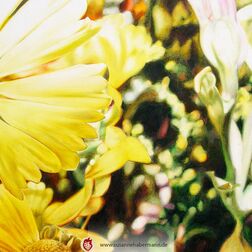 "Blumenstrauß" - Nahaufnahme eines Blumenstraußes, eine gelbe Blüte im Vordergrund - Zeichnung Buntstift auf Papier - 59 x 42cm - 750€
